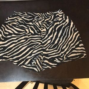 H&M cloth print shorts